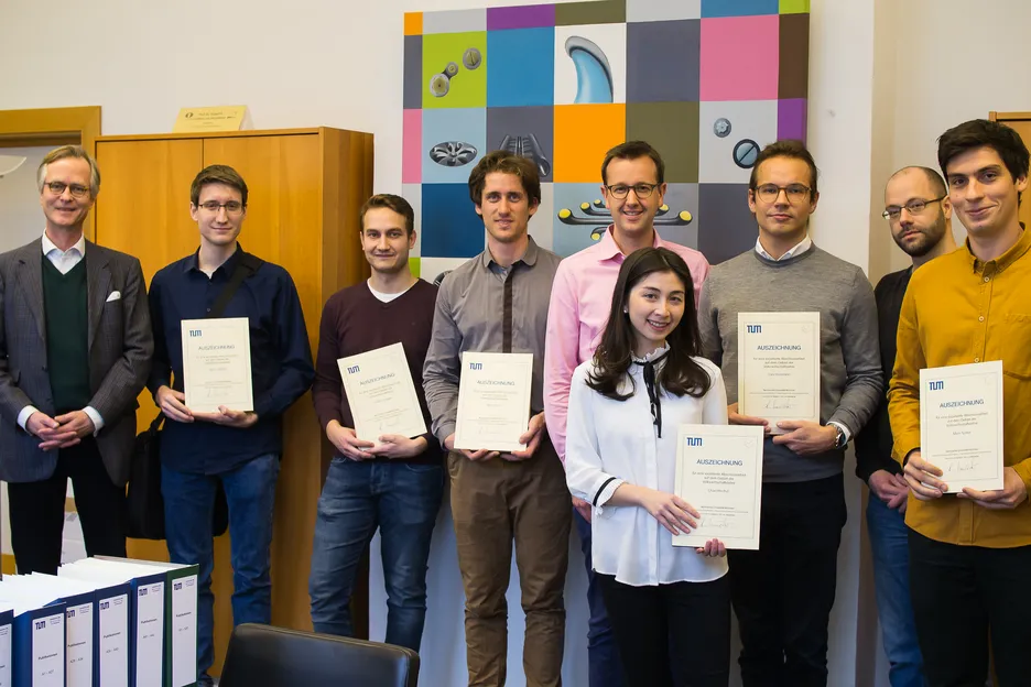 Von links nach rechts: Professor von Weizsäcker, Yannic Sperber, Stefan Weigert, Moritz Thon, Dr. Christian Feilcke, Charlotte Ruf, Lars Kohmann, Dr. Thomas Daske, Mark Notkin